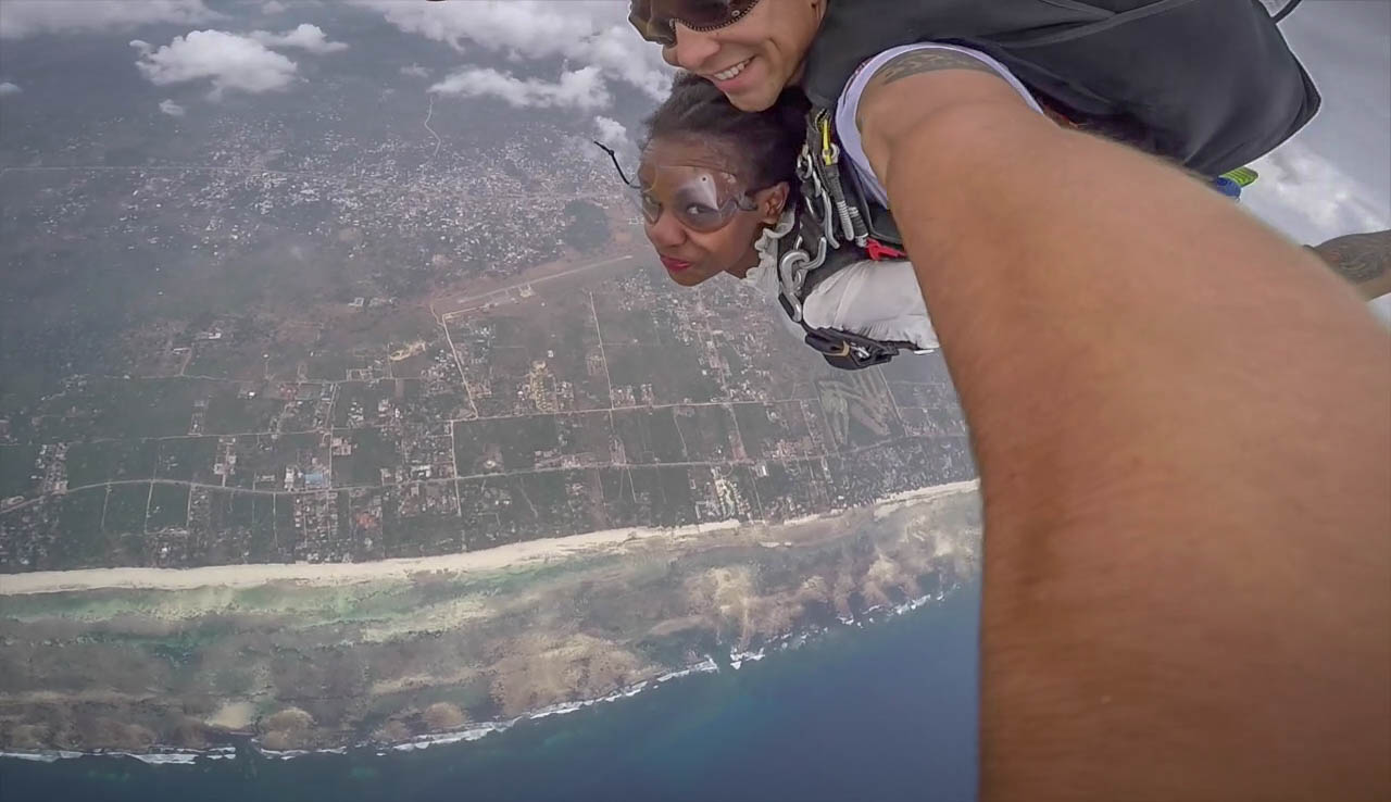 The perfect tandem sky diving in diani