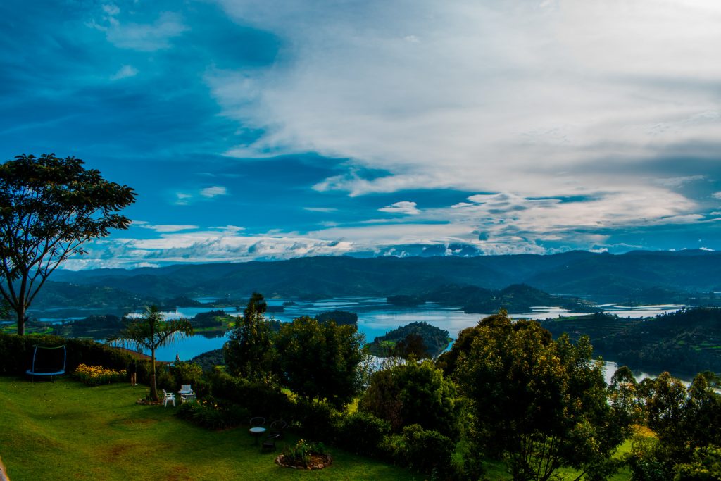 Lake Bunyonyi in Uganda is located near the Rwanda Border