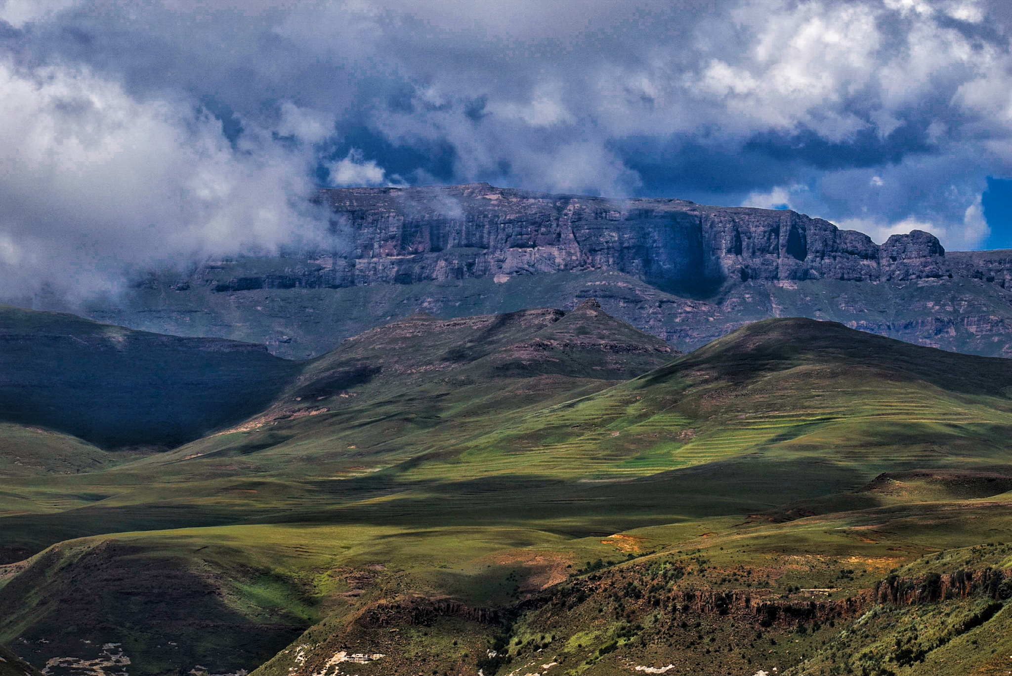 A kenyan girl in LESOTHO: traveling from South Africa to Lesotho by road 