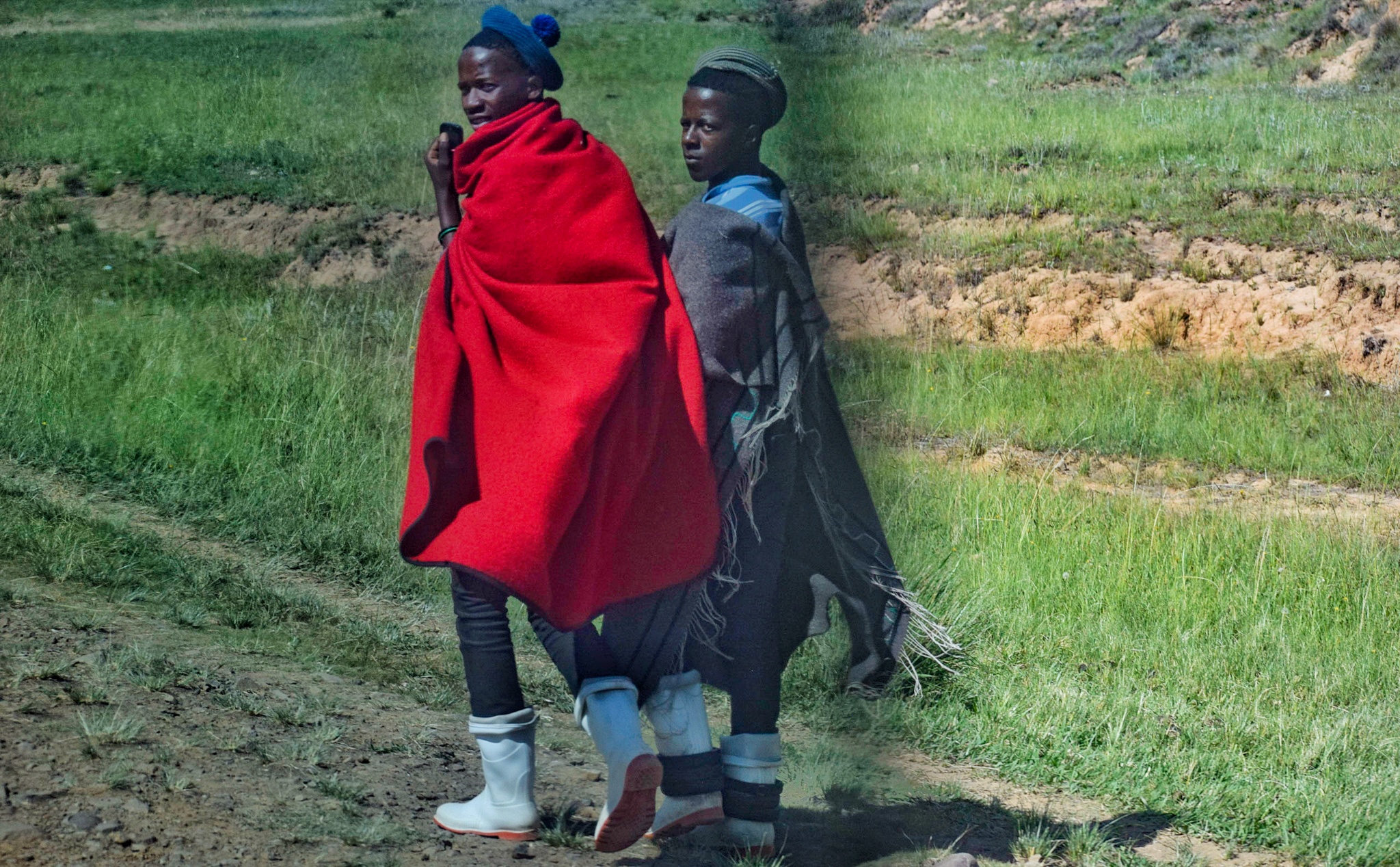 A kenyan girl in LESOTHO: traveling from South Africa to Lesotho by road 