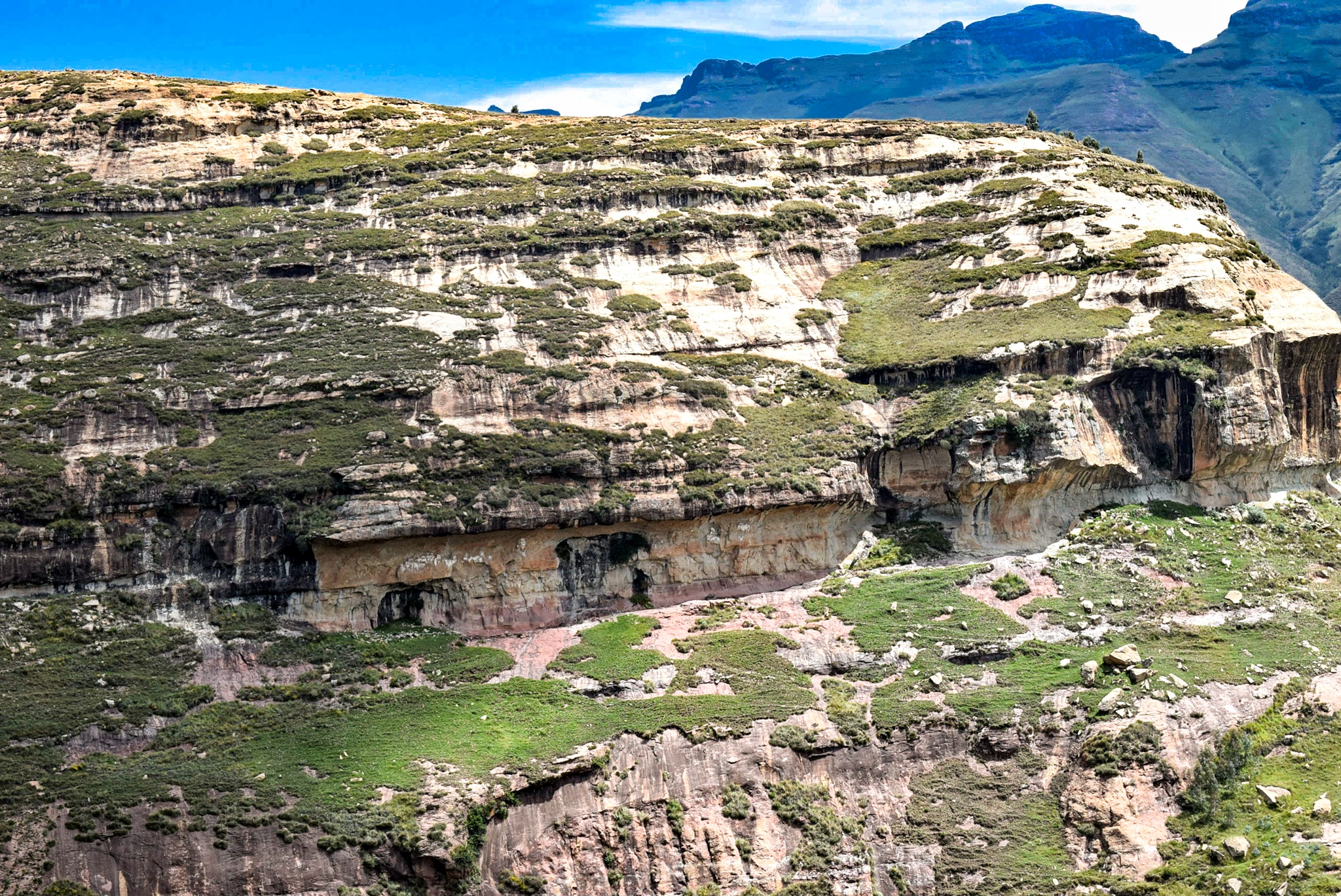 A kenyan girl in LESOTHO: traveling from South Africa to Lesotho by road 