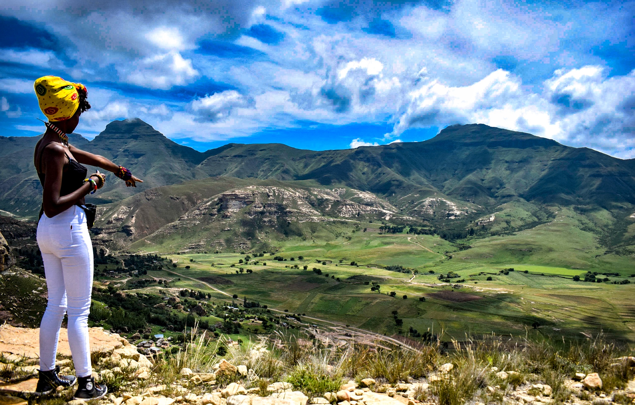 A kenyan girl in LESOTHO: traveling from South Africa to Lesotho by road 