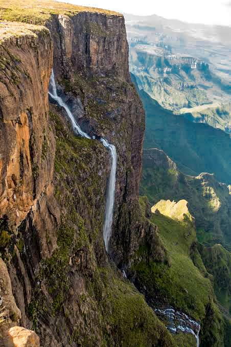 Hiking drakensberg South Africa- helpful travel tips to help you plan to have an epic day hiking the Amphitheatre, see Tugela falls