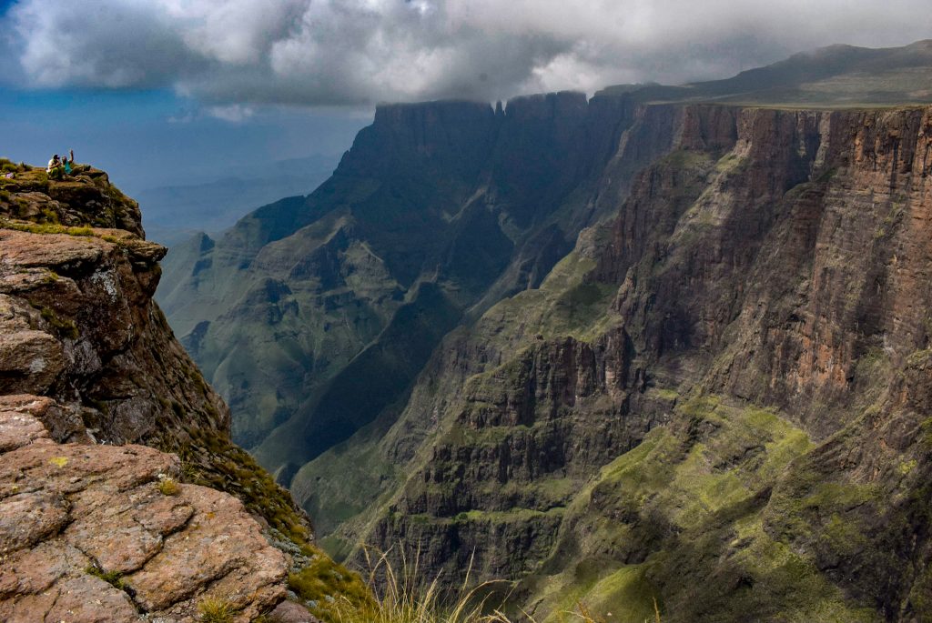 Hiking drakensberg South Africa- helpful travel tips to help you plan to have an epic day hiking the Amphitheatre, see Tugela falls