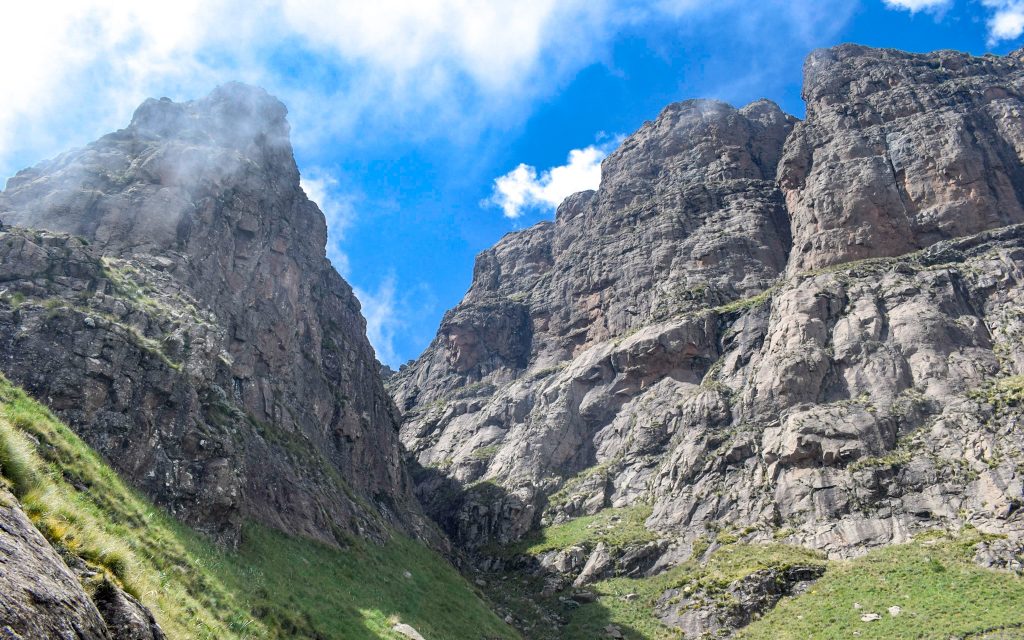 Hiking drakensberg South Africa- helpful travel tips to help you plan to have an epic day hiking the Amphitheatre, see Tugela falls