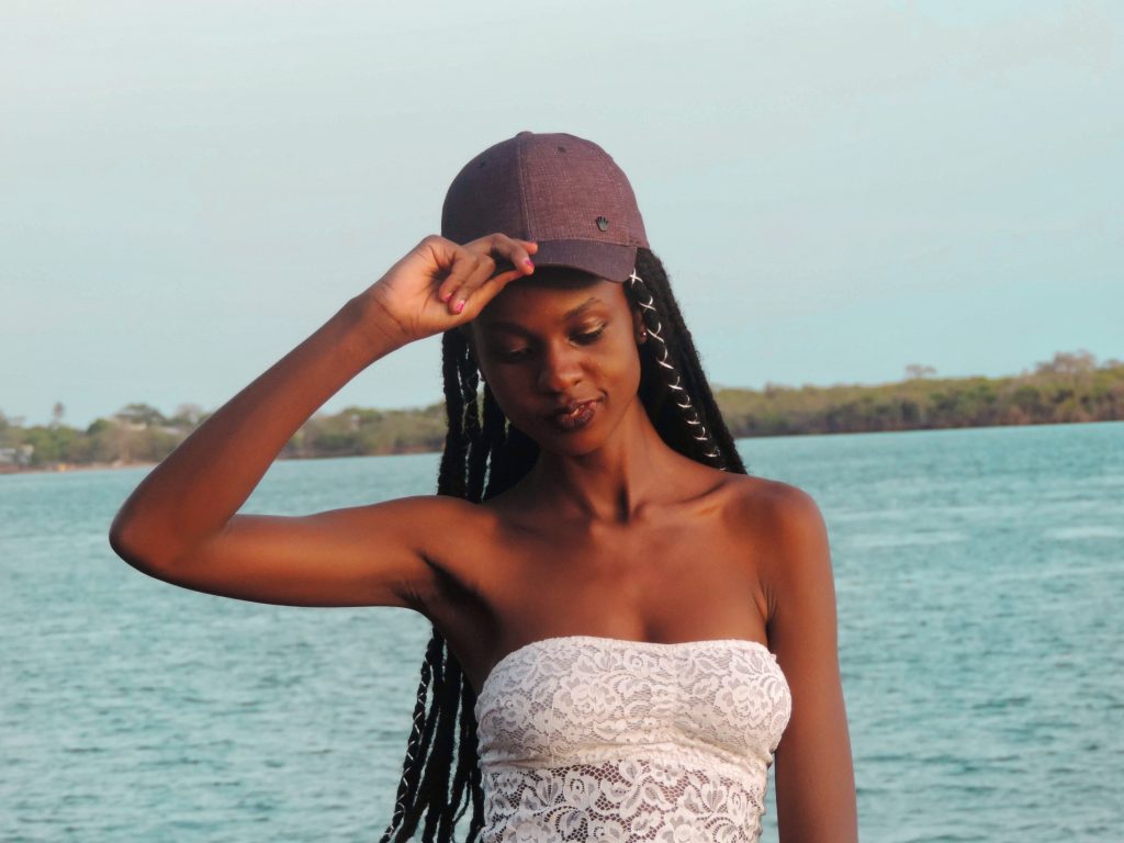 8 Simple ways to style your braids when traveling- Tips on how black women should style their protective braids in under three minutes