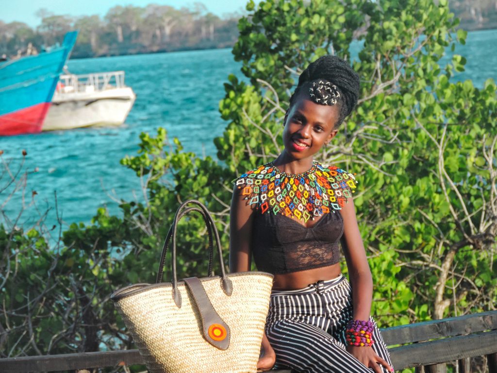 8 Simple ways to style your braids when traveling- Tips on how black women should style their protective braids in under three minutes